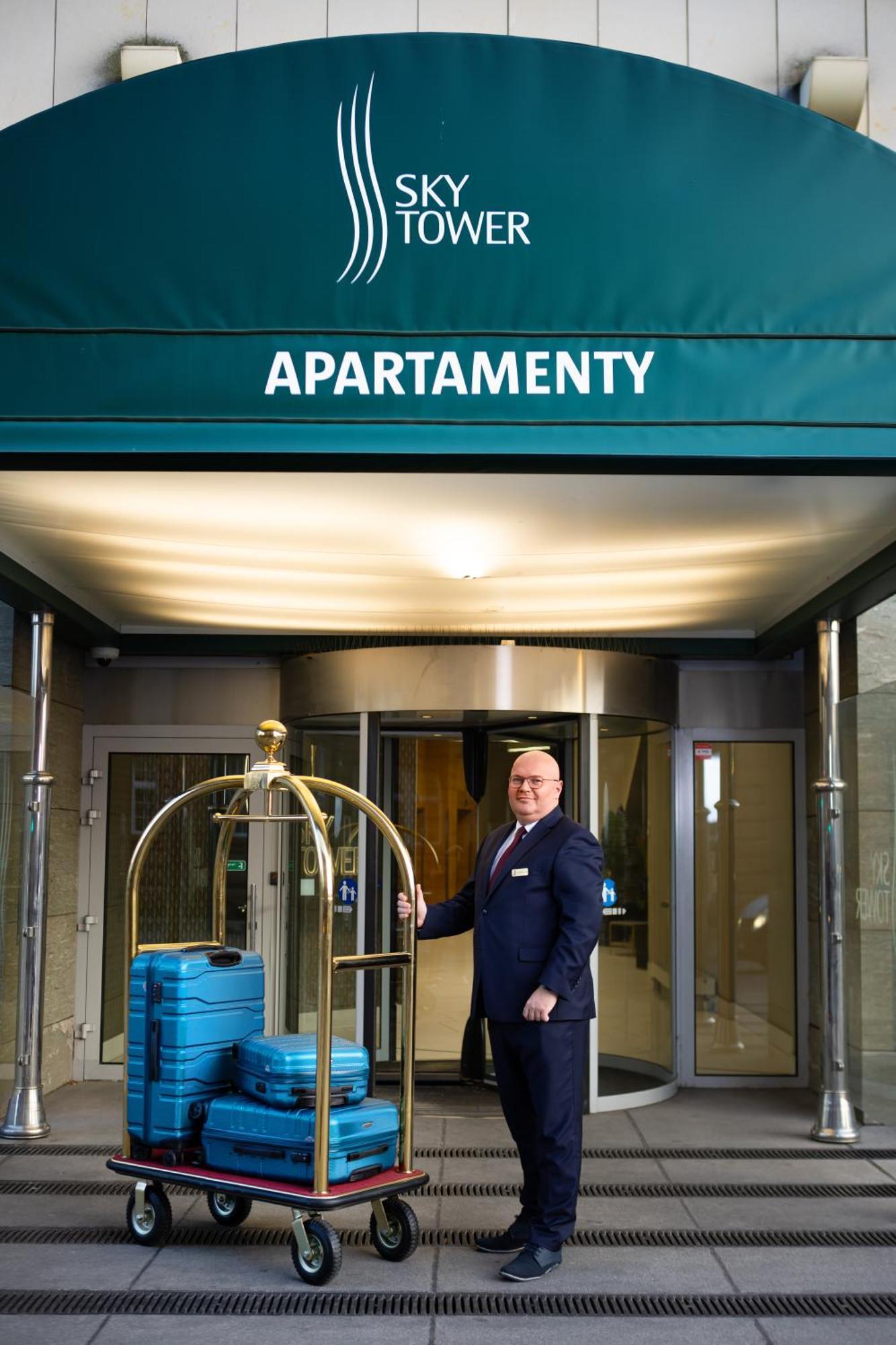Apartamenty Sky Tower Z Jakuzzi Przy Oknie Apartment