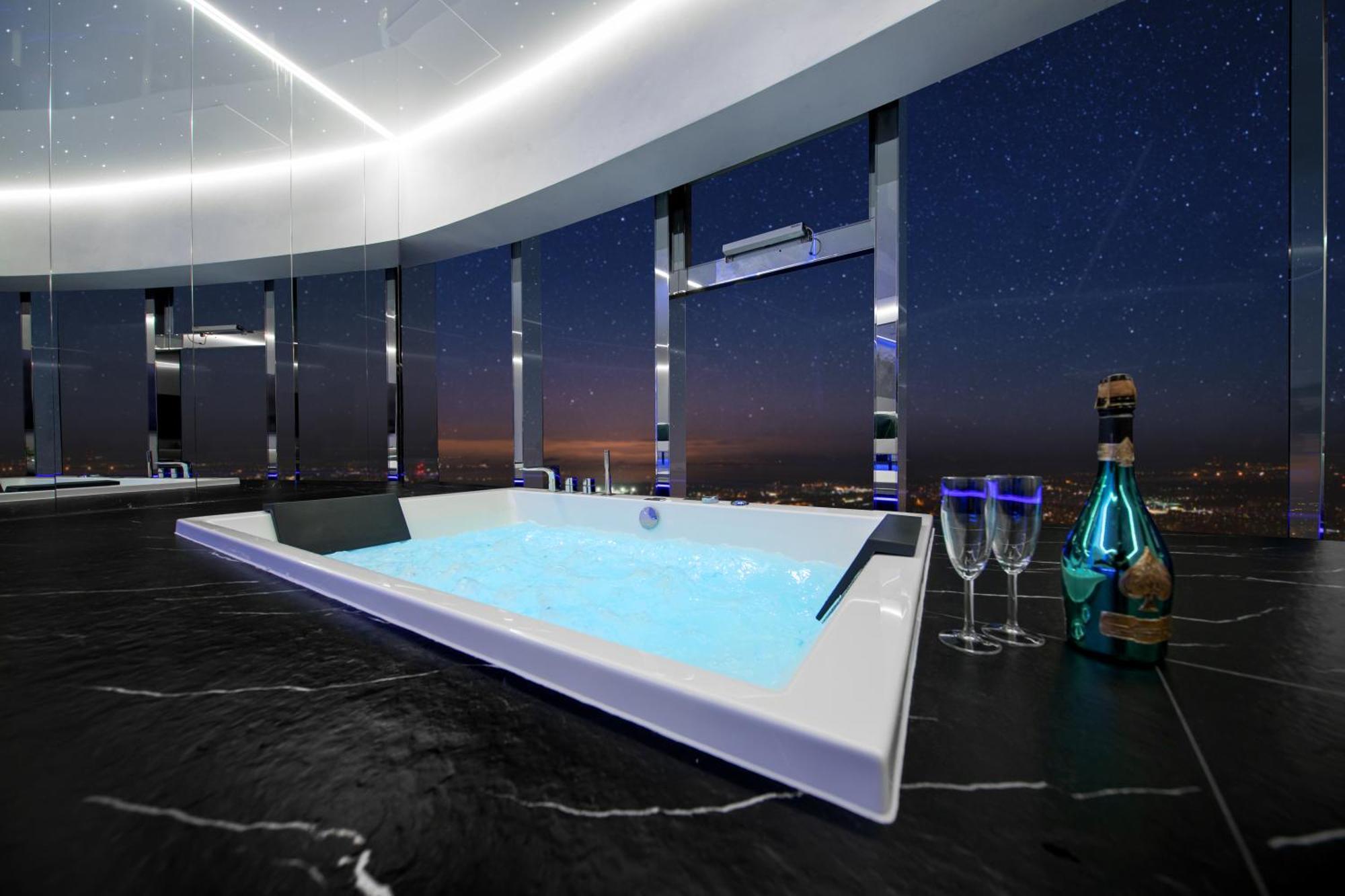 Apartamenty Sky Tower Z Jakuzzi Przy Oknie Apartment Breslau