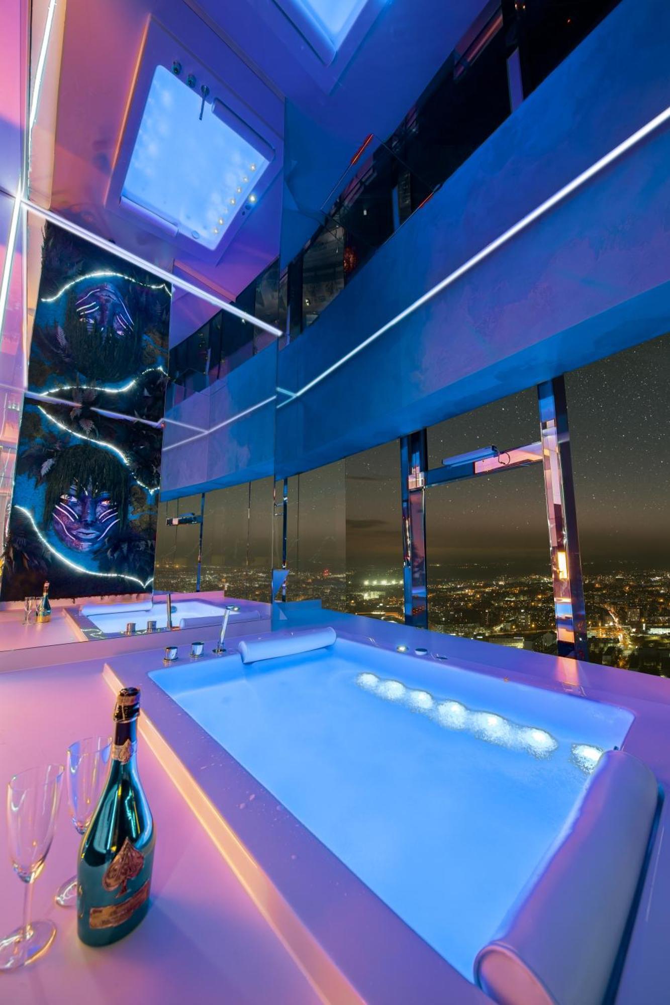 Apartment Apartamenty Sky Tower Z Jakuzzi Przy Oknie *